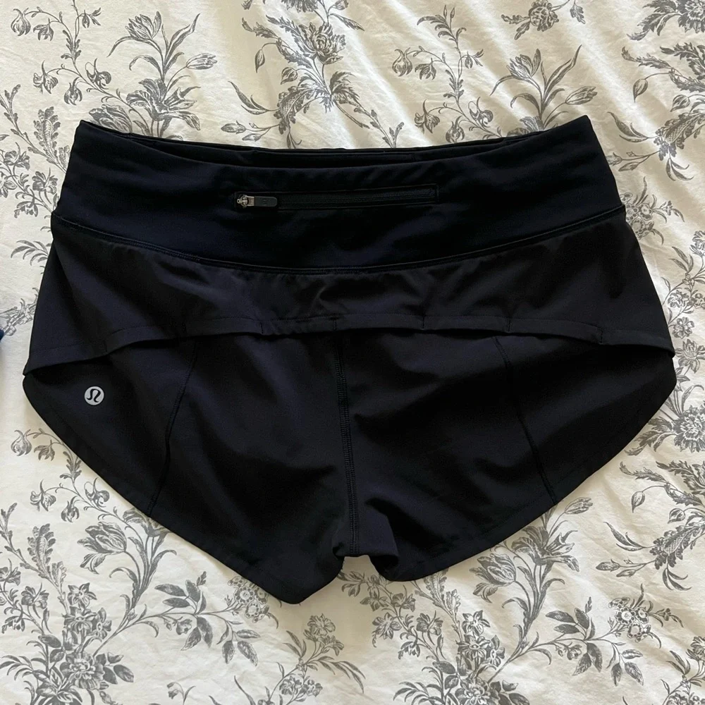 [SOLD] Lululemon Speed Up Shorts 2.5” Black - Picture 3 of 5